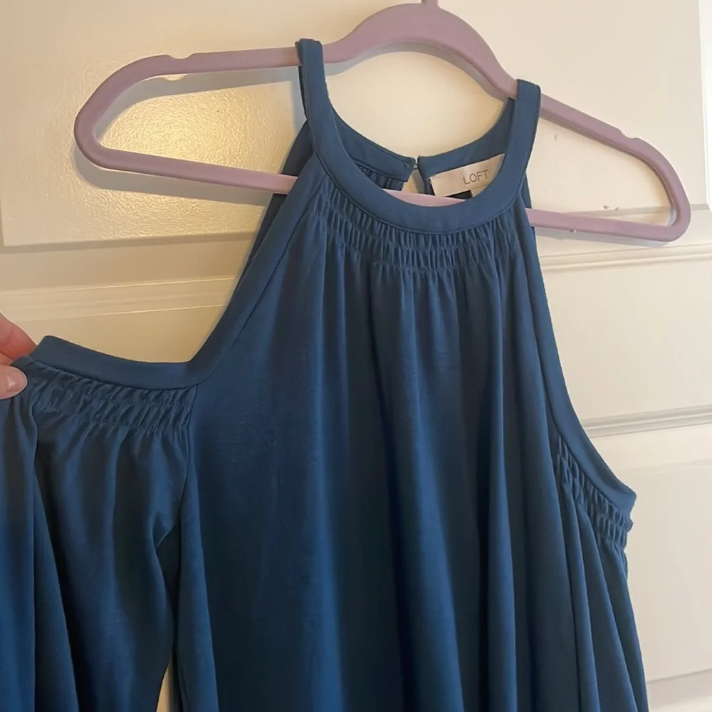 Loft cold-shoulder top Med - Picture 2 of 3
